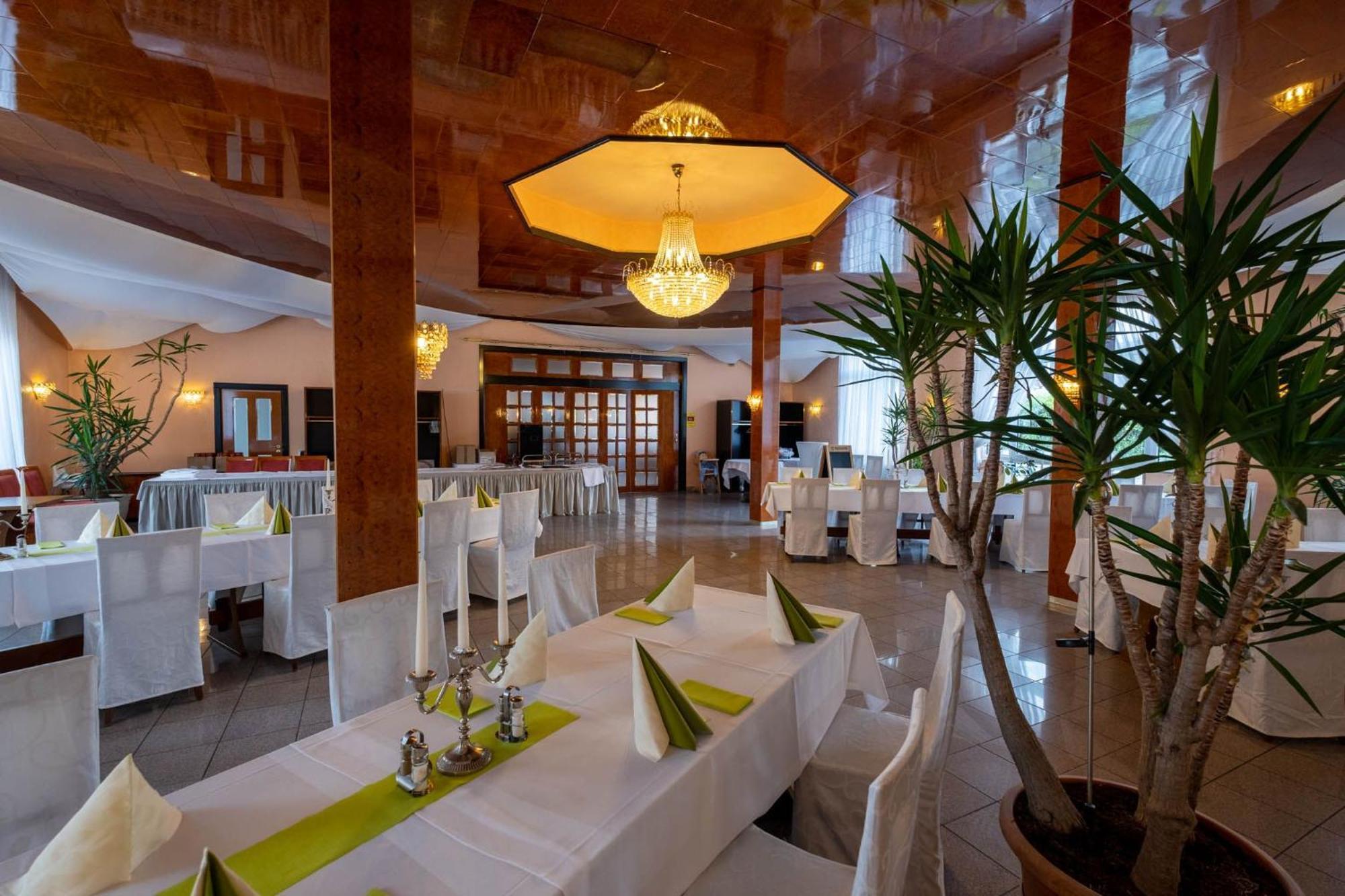 Kraichtaler Hof Hotel Екстериор снимка