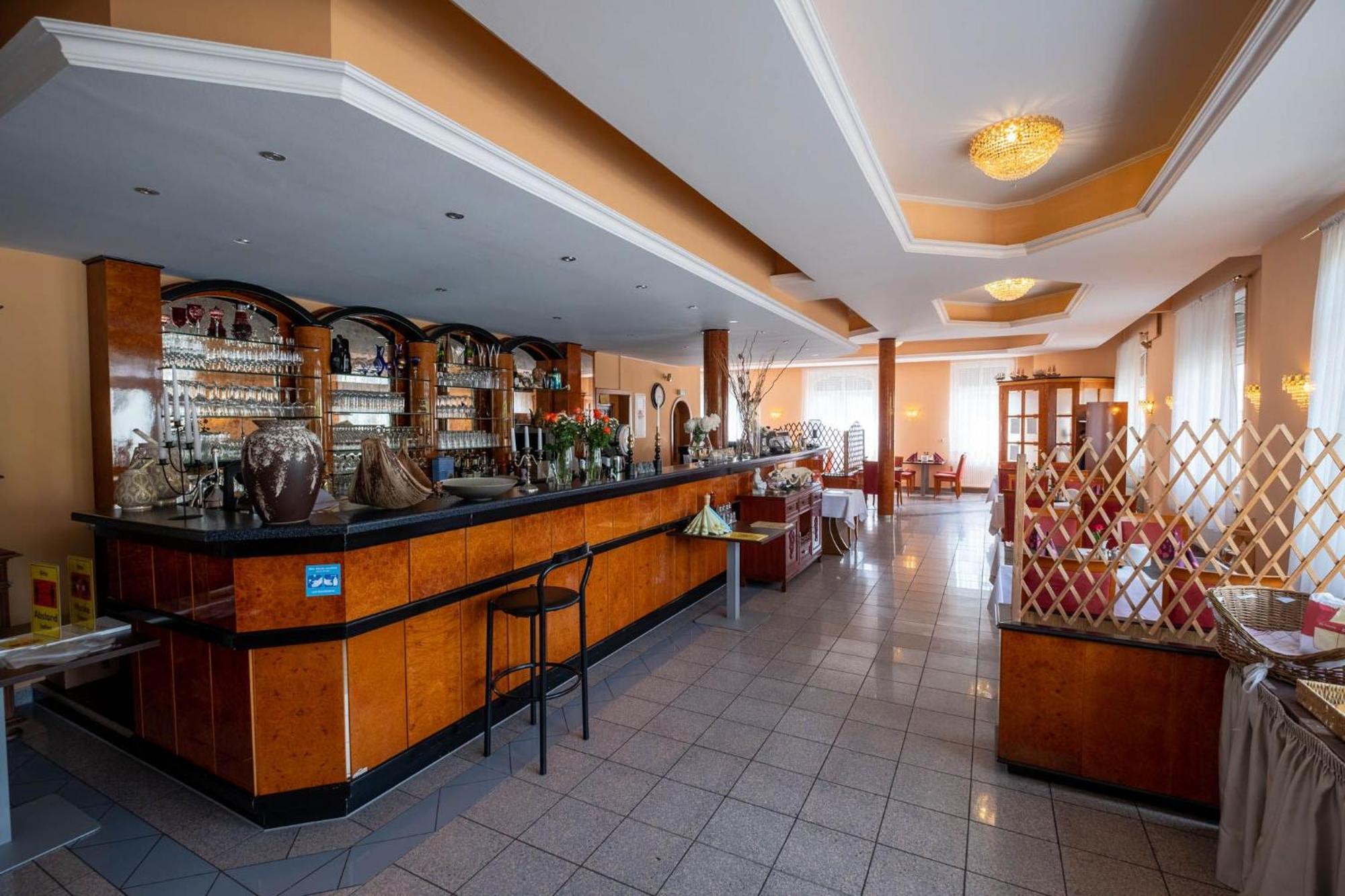 Kraichtaler Hof Hotel Екстериор снимка