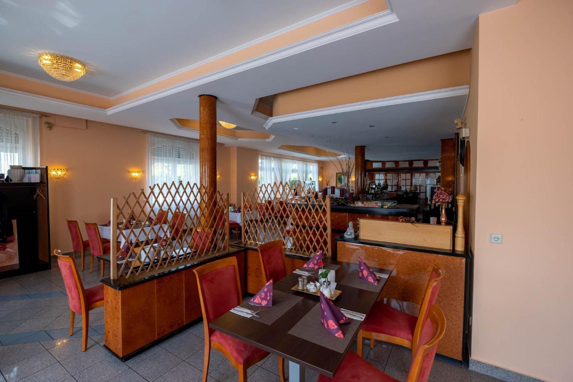 Kraichtaler Hof Hotel Екстериор снимка