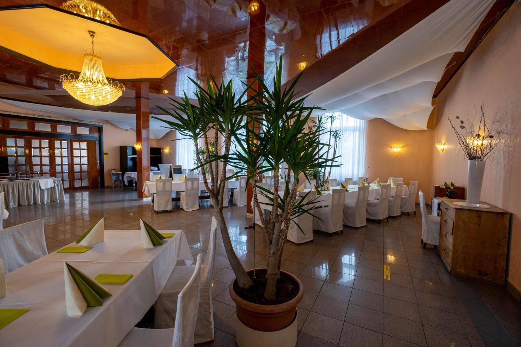 Kraichtaler Hof Hotel Екстериор снимка