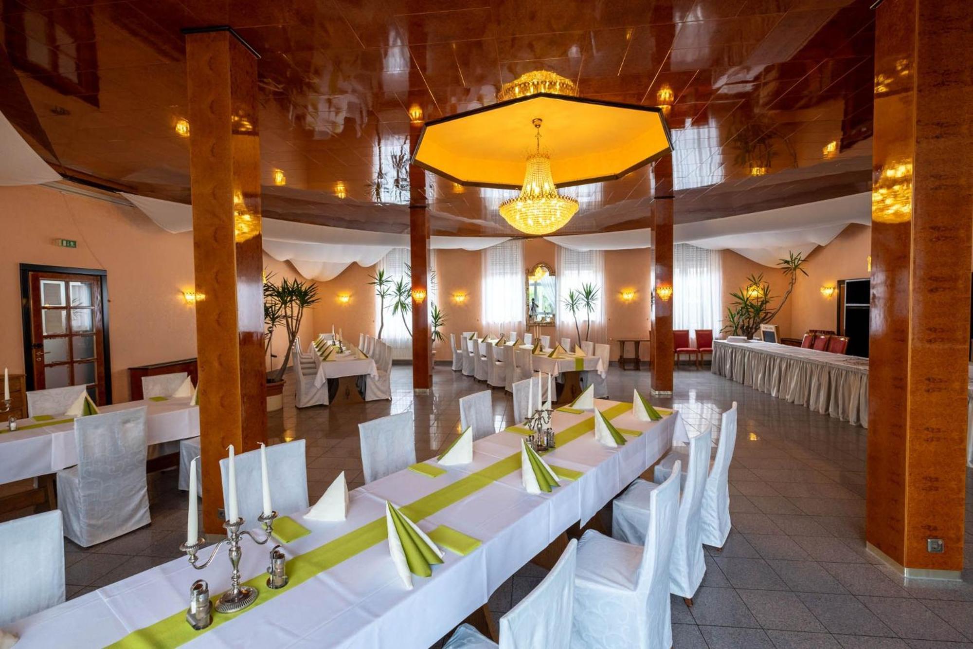 Kraichtaler Hof Hotel Екстериор снимка