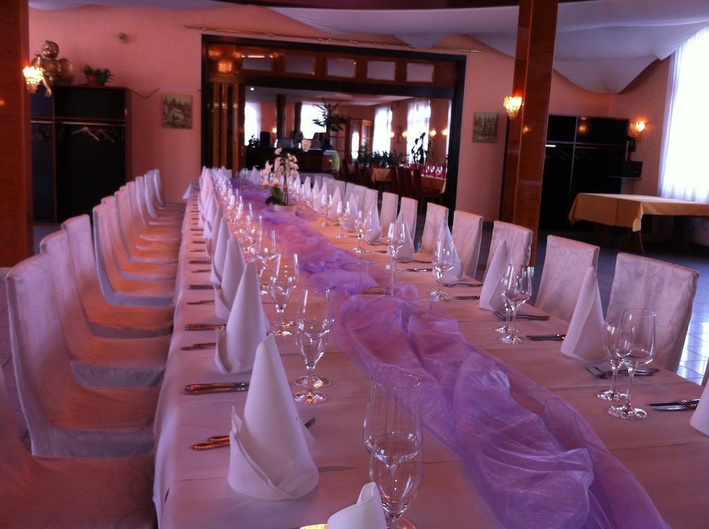 Kraichtaler Hof Hotel Екстериор снимка