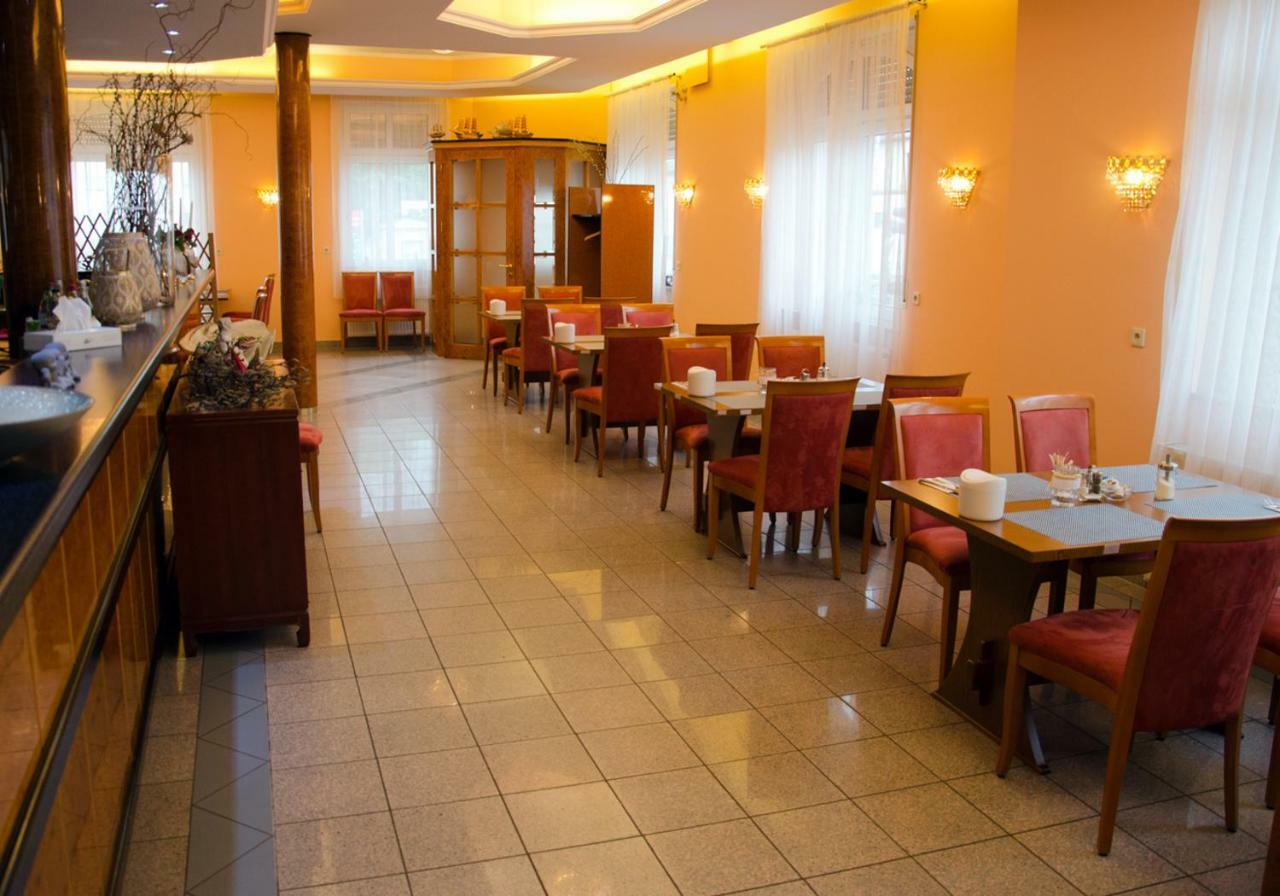 Kraichtaler Hof Hotel Екстериор снимка