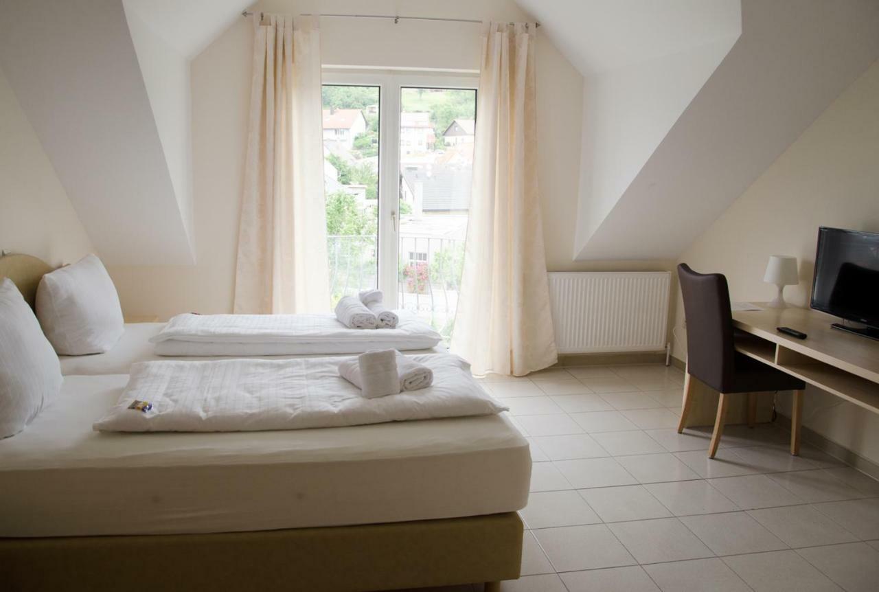 Kraichtaler Hof Hotel Екстериор снимка